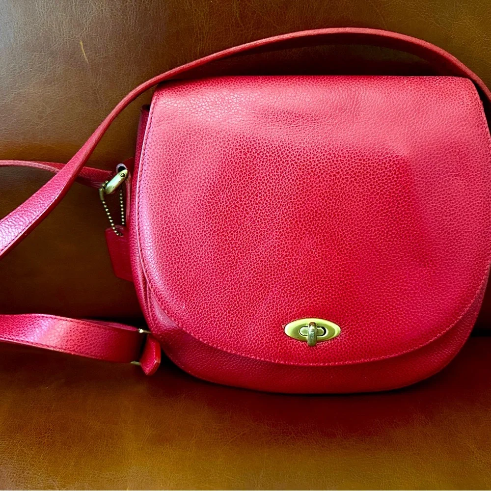 Vintage 90s Coach Carlyle Red Pebbled Leather Turn Lock Handbag - Picture 5 of 10